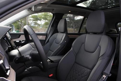 2025 Volvo XC90 Plug-In Hybrid T8 Plus 6-Seater