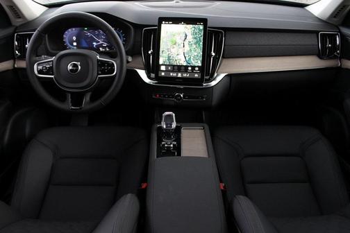 2025 Volvo XC90 Plug-In Hybrid T8 Plus 6-Seater
