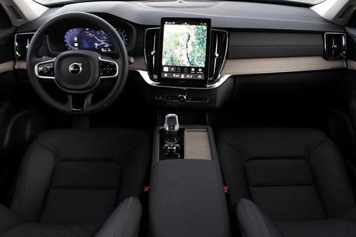 2025 Volvo XC90 Plug-In Hybrid T8 Plus 6-Seater