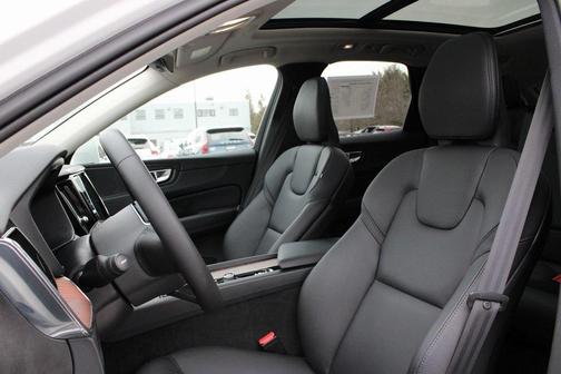 2023 Volvo XC60 B5 Plus Bright Theme