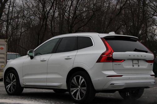 2023 Volvo XC60 B5 Plus Bright Theme