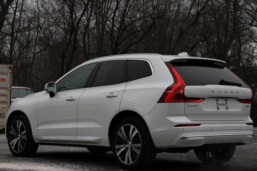 2023 Volvo XC60 B5 Plus Bright Theme