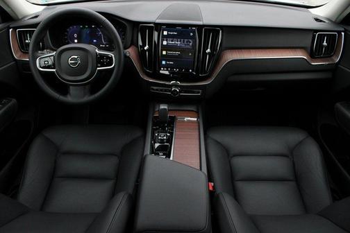 2023 Volvo XC60 B5 Plus Bright Theme