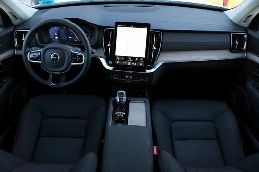 2025 Volvo XC90 B6 Plus 7-Seater