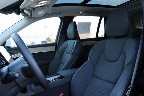 2025 Volvo XC90 B6 Plus 7-Seater