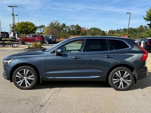 2023 Volvo XC60 B5 Plus Bright Theme