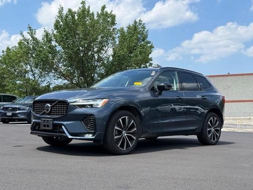 2023 Volvo XC60 B5 Plus Dark Theme