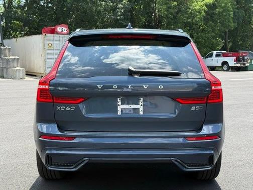 2023 Volvo XC60 B5 Plus Dark Theme