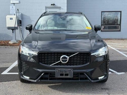 2023 Volvo XC60 B5 Plus Dark Theme