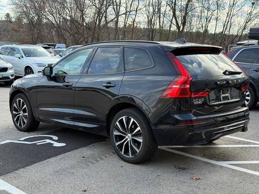 2023 Volvo XC60 B5 Plus Dark Theme