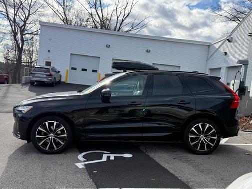 2023 Volvo XC60 B5 Plus Dark Theme