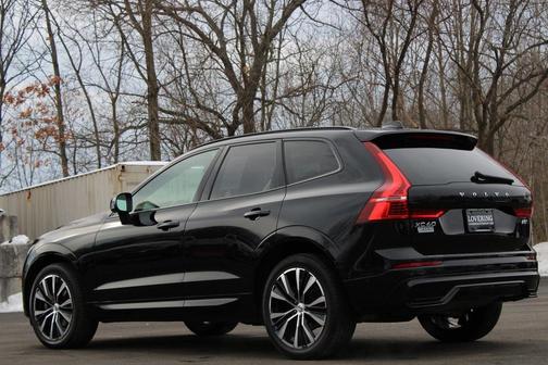 2023 Volvo XC60 B5 Plus Dark Theme