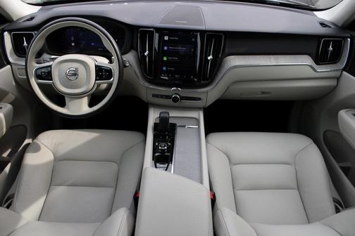 2023 Volvo XC60 B5 Plus Dark Theme
