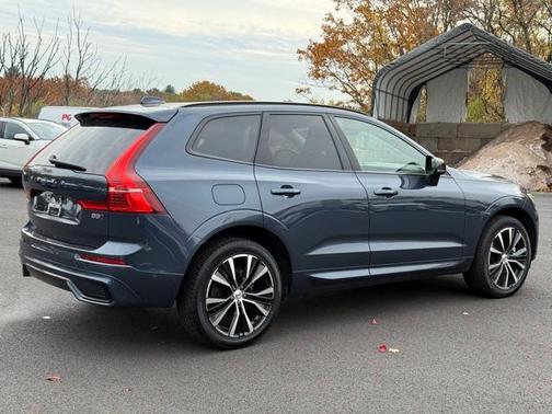 2025 Volvo XC60 B5 Plus