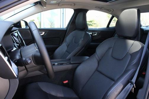 2024 Volvo S60 B5 Core Dark Theme