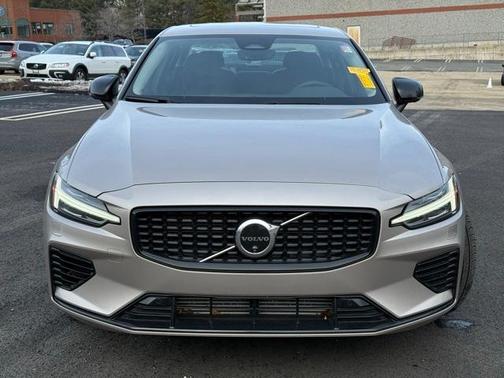 2025 Volvo S60 Plug-In Hybrid T8 Plus