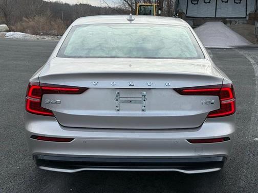 2025 Volvo S60 Plug-In Hybrid T8 Plus