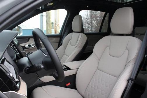 2025 Volvo XC90 Plug-In Hybrid T8 Plus 7-Seater