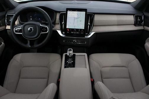 2025 Volvo XC90 Plug-In Hybrid T8 Plus 7-Seater