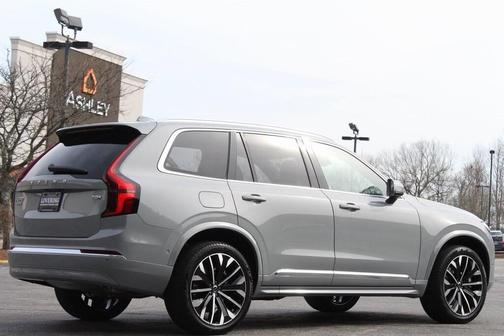 2025 Volvo XC90 Plug-In Hybrid T8 Plus 7-Seater