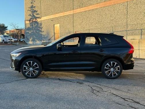 2025 Volvo XC60 B5 Plus