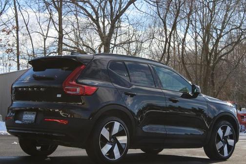 2024 Volvo XC40 Recharge Pure Electric Twin Plus