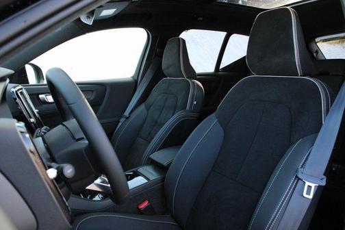 2024 Volvo XC40 Recharge Pure Electric Twin Plus