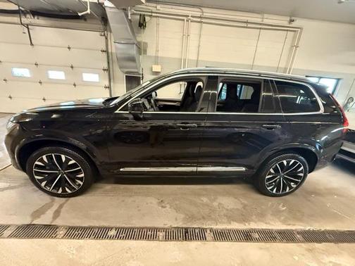 2025 Volvo XC90 B6 Plus 7-Seater