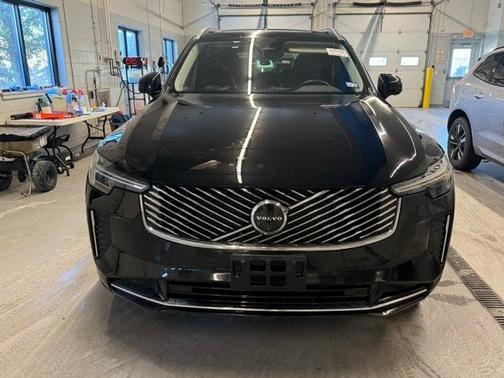 2025 Volvo XC90 B6 Plus 7-Seater