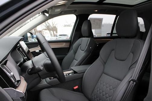 2025 Volvo XC90 B6 Plus 7-Seater