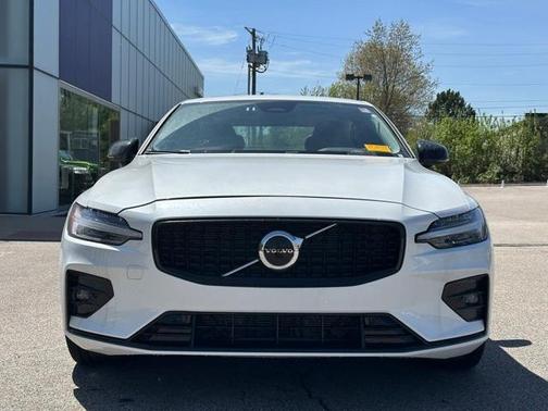 2024 Volvo S60 B5 Core Dark Theme