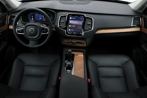 2024 Volvo XC90 B6 Plus Bright Theme 7-Seater