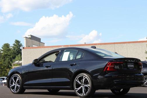 2024 Volvo S60 B5 Plus Dark Theme