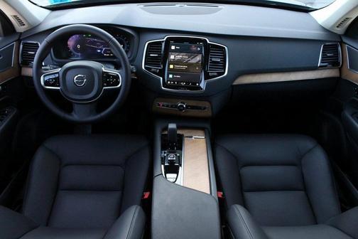 2024 Volvo XC90 B5 Plus Bright Theme