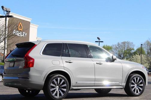 2024 Volvo XC90 B5 Plus Bright Theme