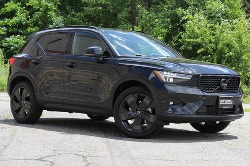 2026 Volvo XC40 B5 Ultra Black Edition