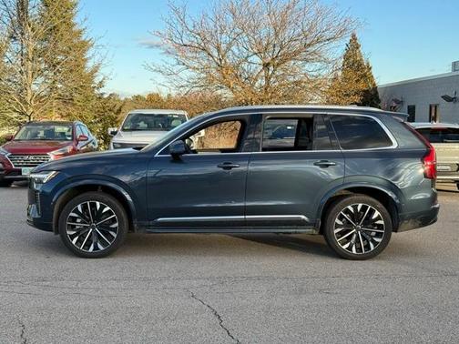 2025 Volvo XC90 B5 Plus