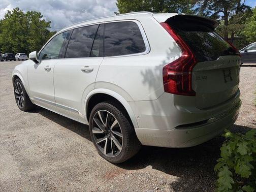 Crystal White Metallic 2023 Volvo XC90 B6 Plus 7-Seater