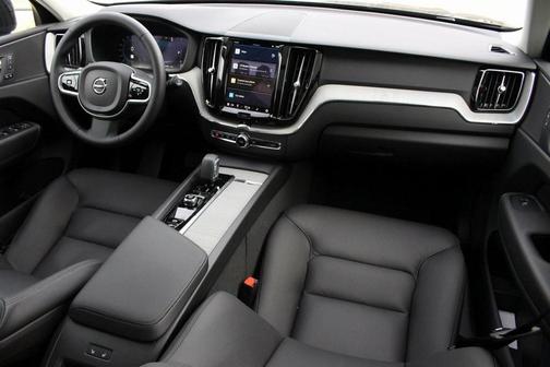 2025 Volvo XC60 B5 Plus