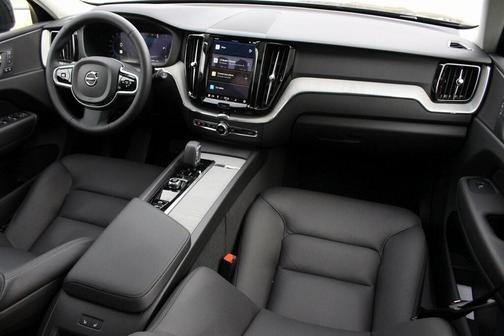 2025 Volvo XC60 B5 Plus