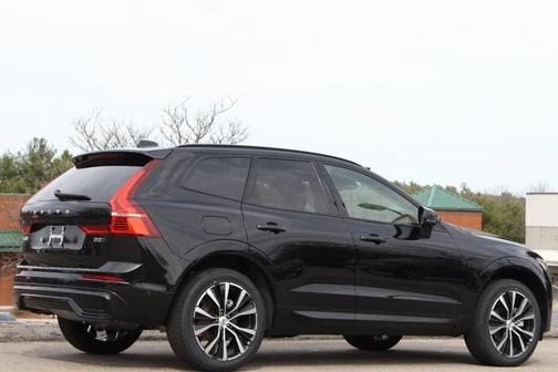 2025 Volvo XC60 B5 Plus