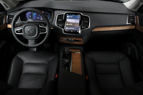 2025 Volvo XC90 B6 Plus 7-Seater