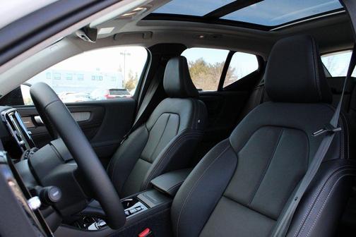 2026 Volvo XC40 B5 Ultra