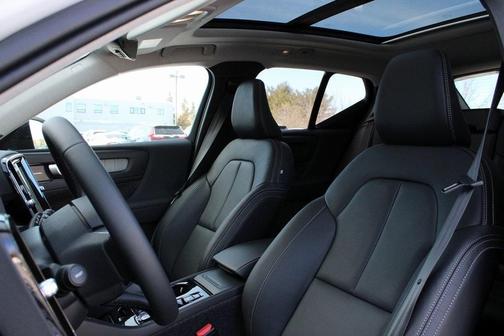 2026 Volvo XC40 B5 Ultra