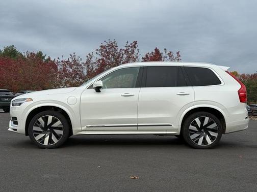 2024 Volvo XC90 Recharge Plug-In Hybrid T8 Plus Bright Theme 7 Passenger