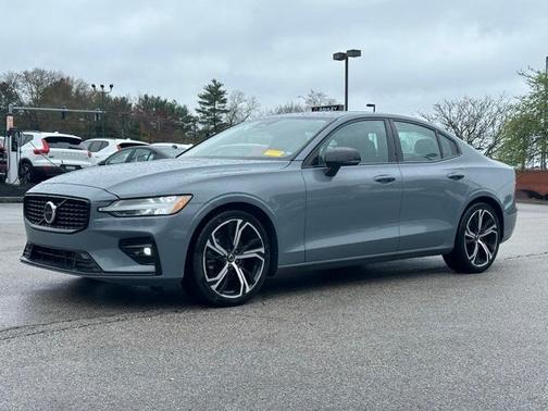 2024 Volvo S60 B5 Core Dark Theme