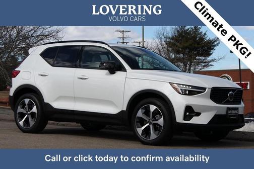2025 Volvo XC40 B5 Plus Dark Theme