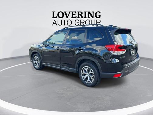 Crystal Black Silica 2023 Subaru Forester Premium