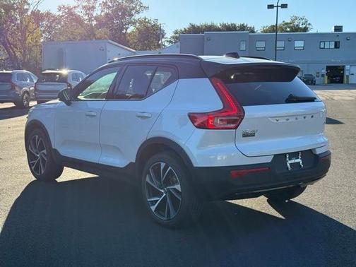 2021 Volvo XC40 T5 R-Design