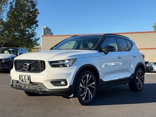2021 Volvo XC40 T5 R-Design